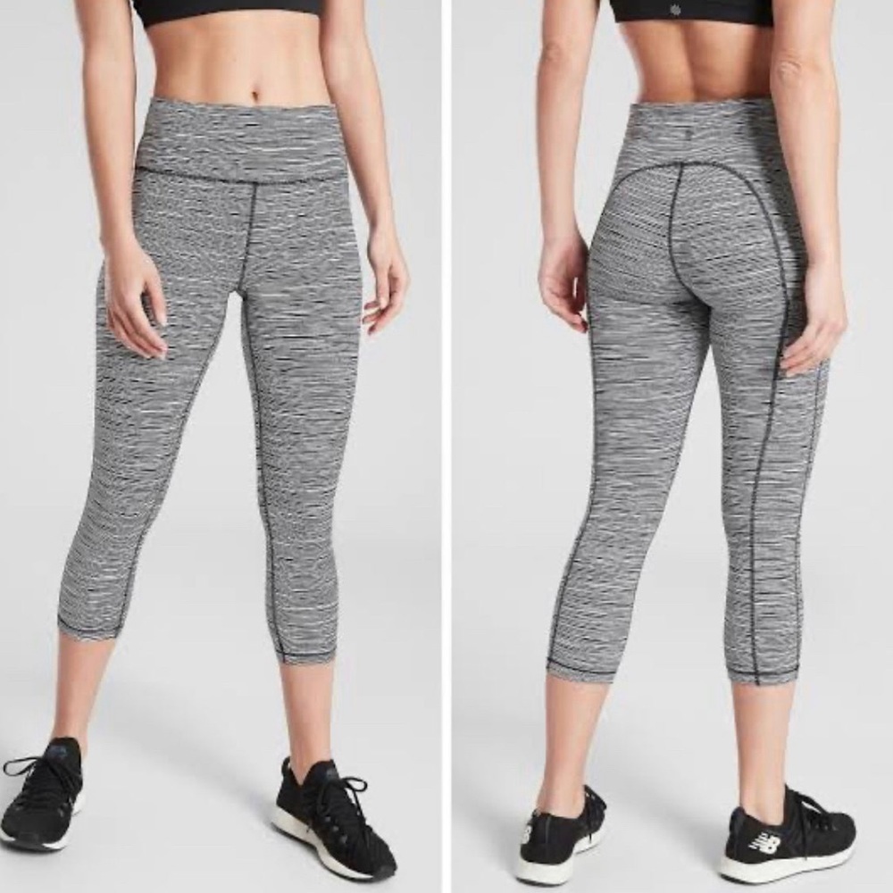 Athleta Ultimate Linear Lines Capri Size Small Black White Coin Pocket Stretch